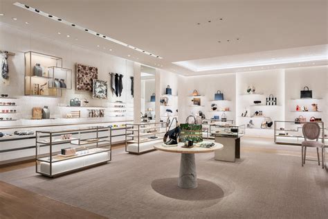 dior store holt renfrew.